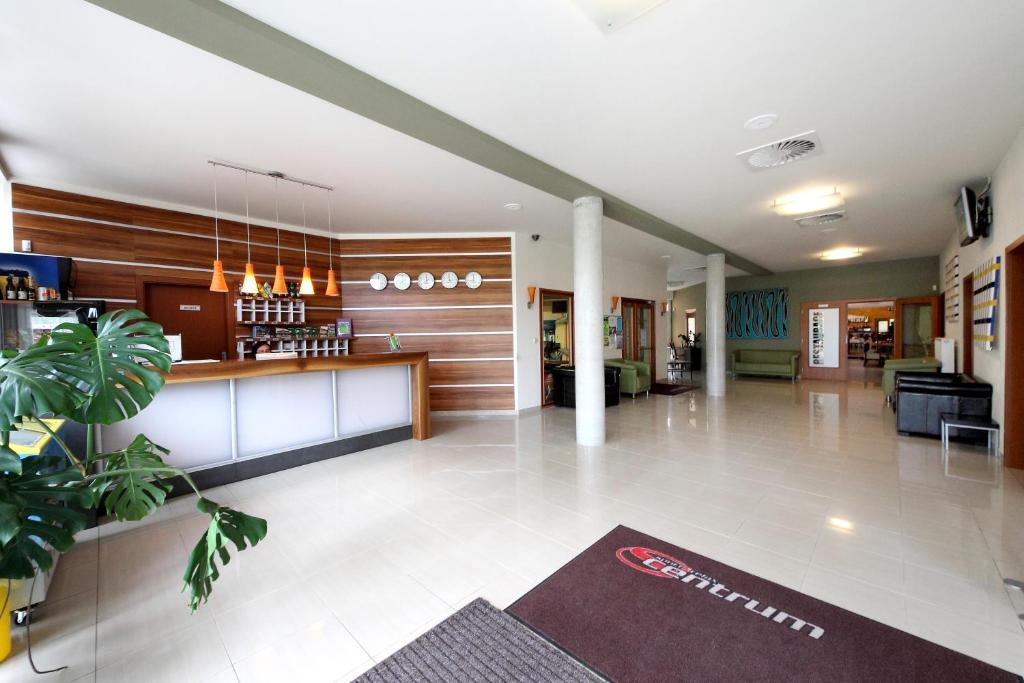 Hotel S-Centrum เบเนชอฟ ภายนอก รูปภาพ