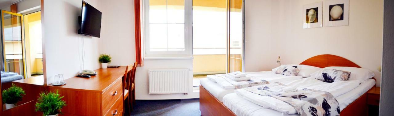 Hotel S-Centrum เบเนชอฟ ภายนอก รูปภาพ